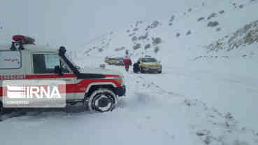 نجات ۹ فرد گرفتار در برف و سرمای ارتفاعات کبیرکوه ملکشاهی
